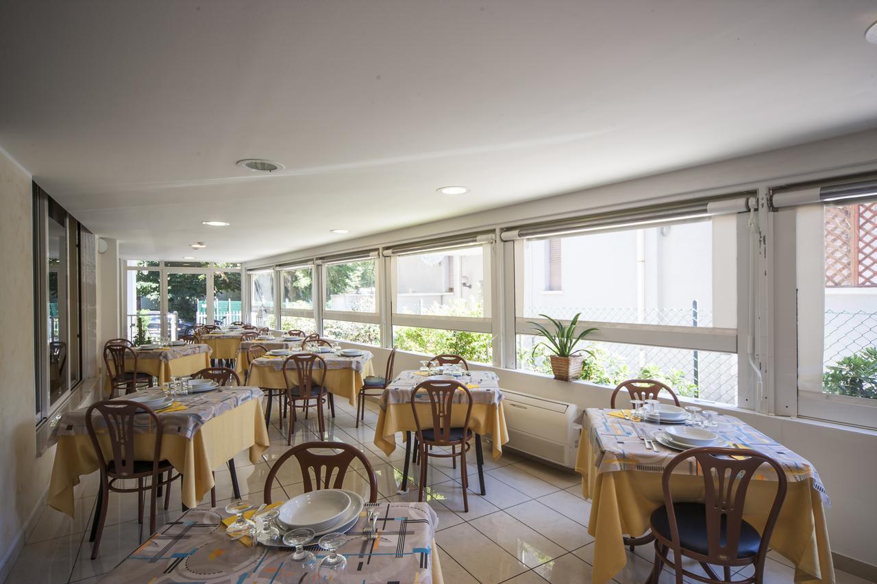 Hotel Taormina Riccione Kültér fotó