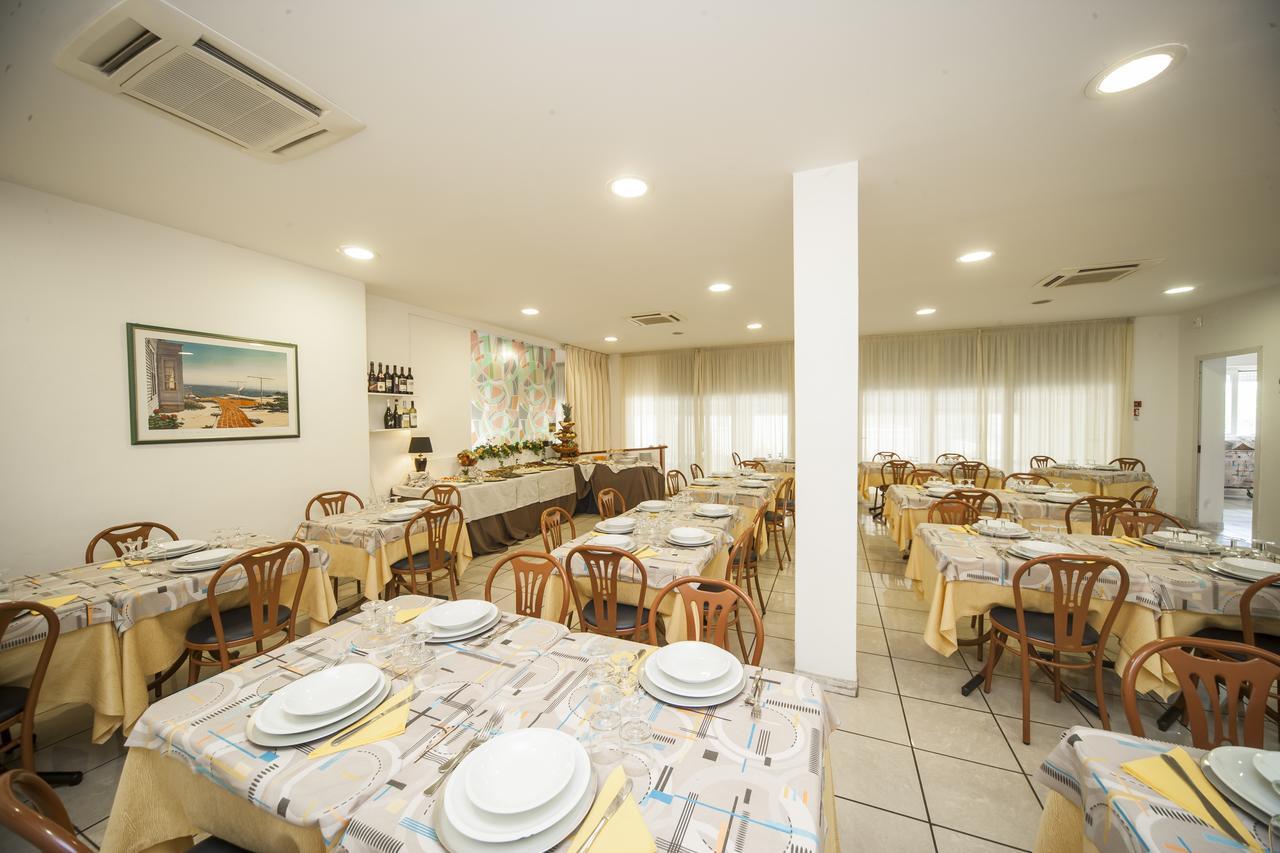 Hotel Taormina Riccione Kültér fotó